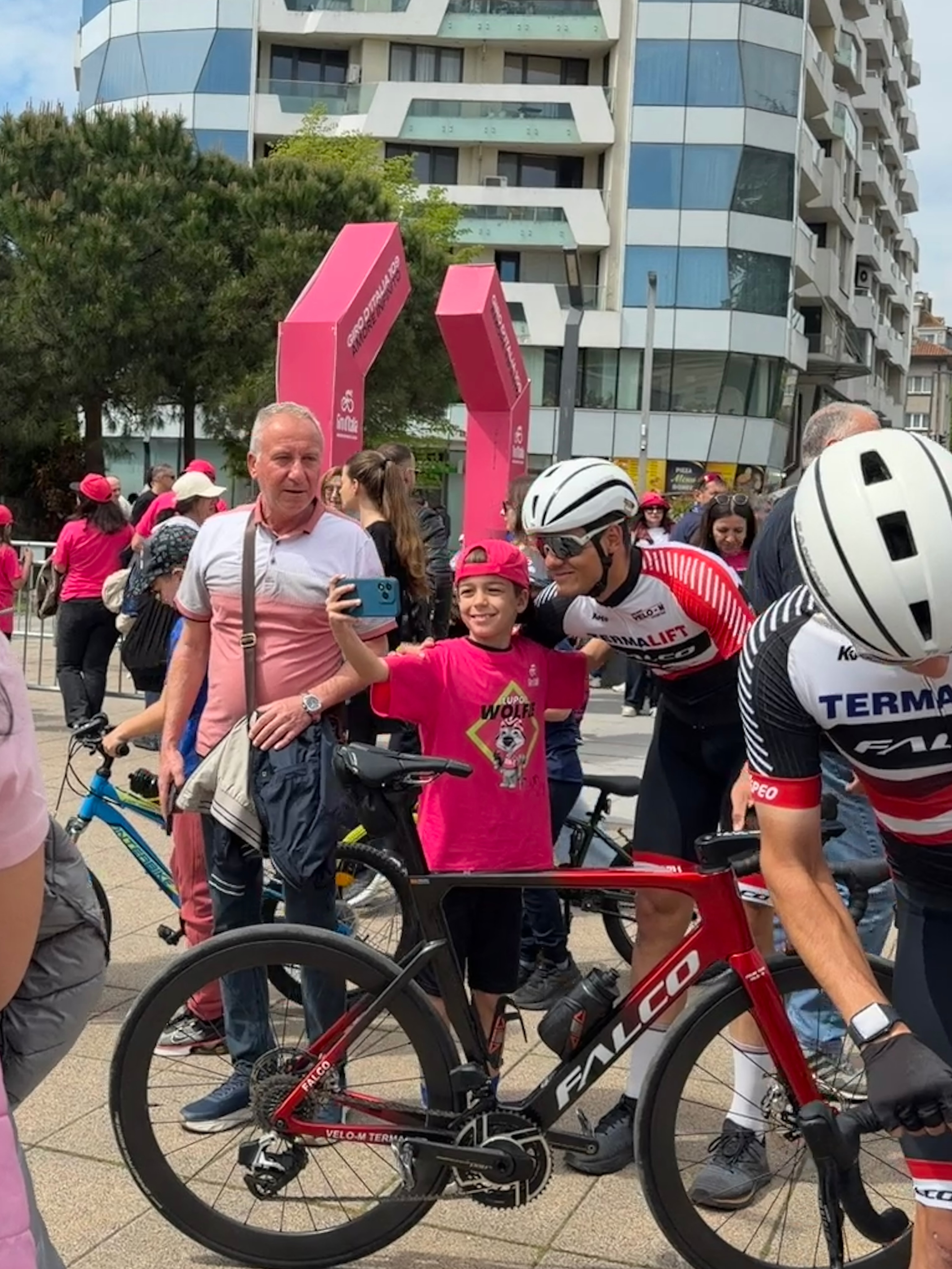 And once again, this year we had lots of fans at @giroditalia !